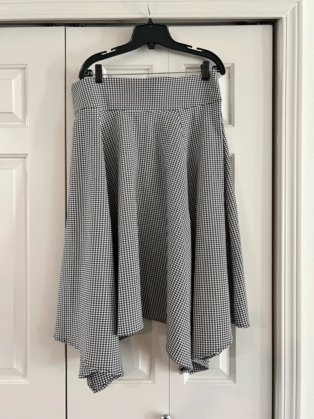 Lane Bryant Black & White Asymmetrical Houndstooth Skirt